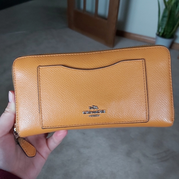 COACH Wallet - Picture 1 of 6